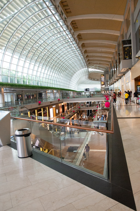 El Marina Bay Sand en el primer piso es un centro comercial de lujo