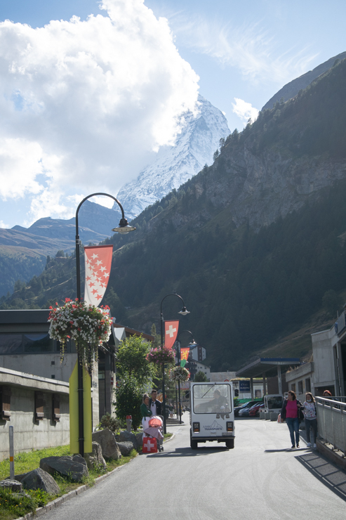El Matterhorn escondido a medias por las nubes