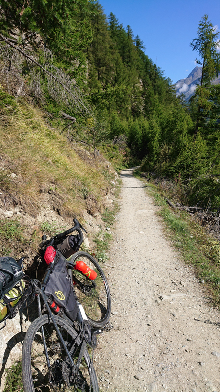 Senderos ciclables en los Alpes suizos