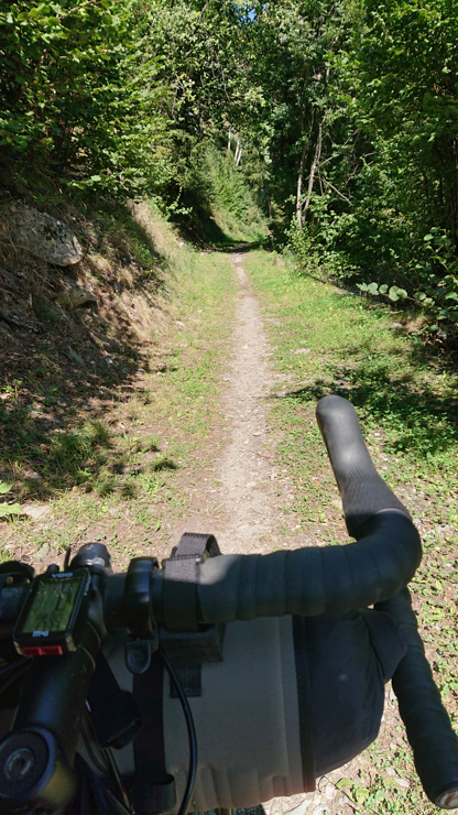 Amplio sendero para la bicicleta