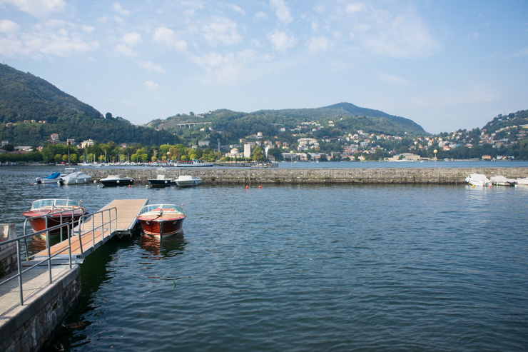 Vista del lago desde Como con Cernobio de fondo