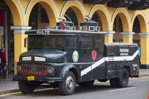 Ultramoderno carro antidisturbios peruano