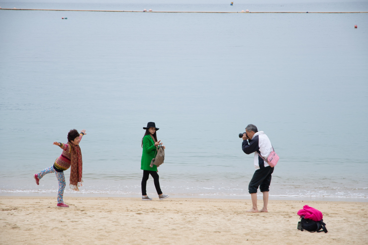 Vista desde la playa de Repulse Bay: chinos posando